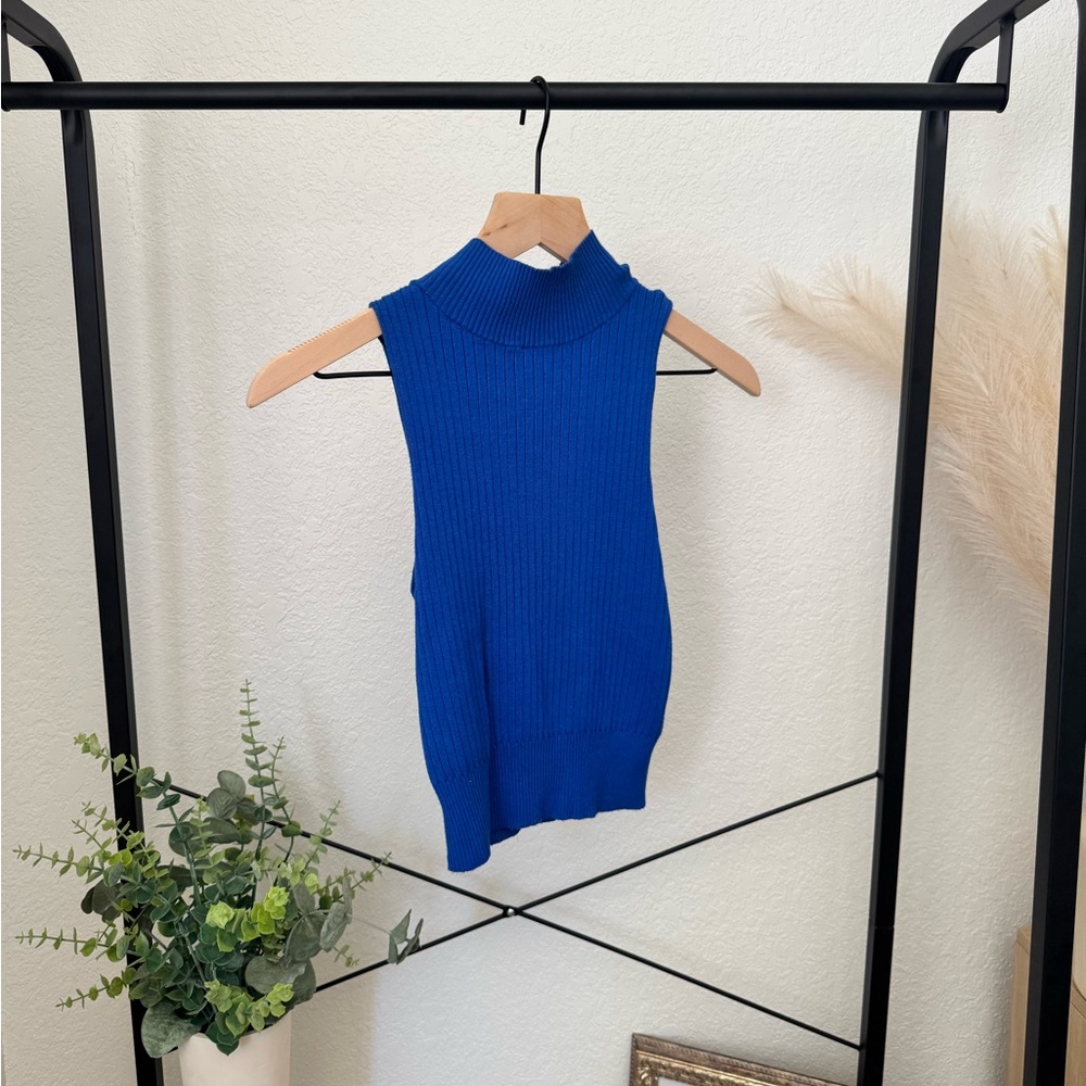 Blue Sleeveless Ribbed Top - Picture 2 of 3